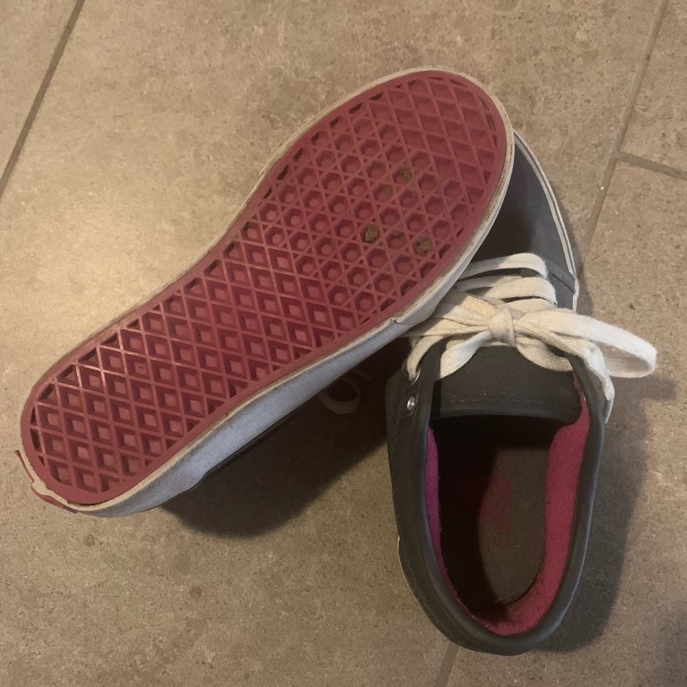 Vans - Picture 2 of 2